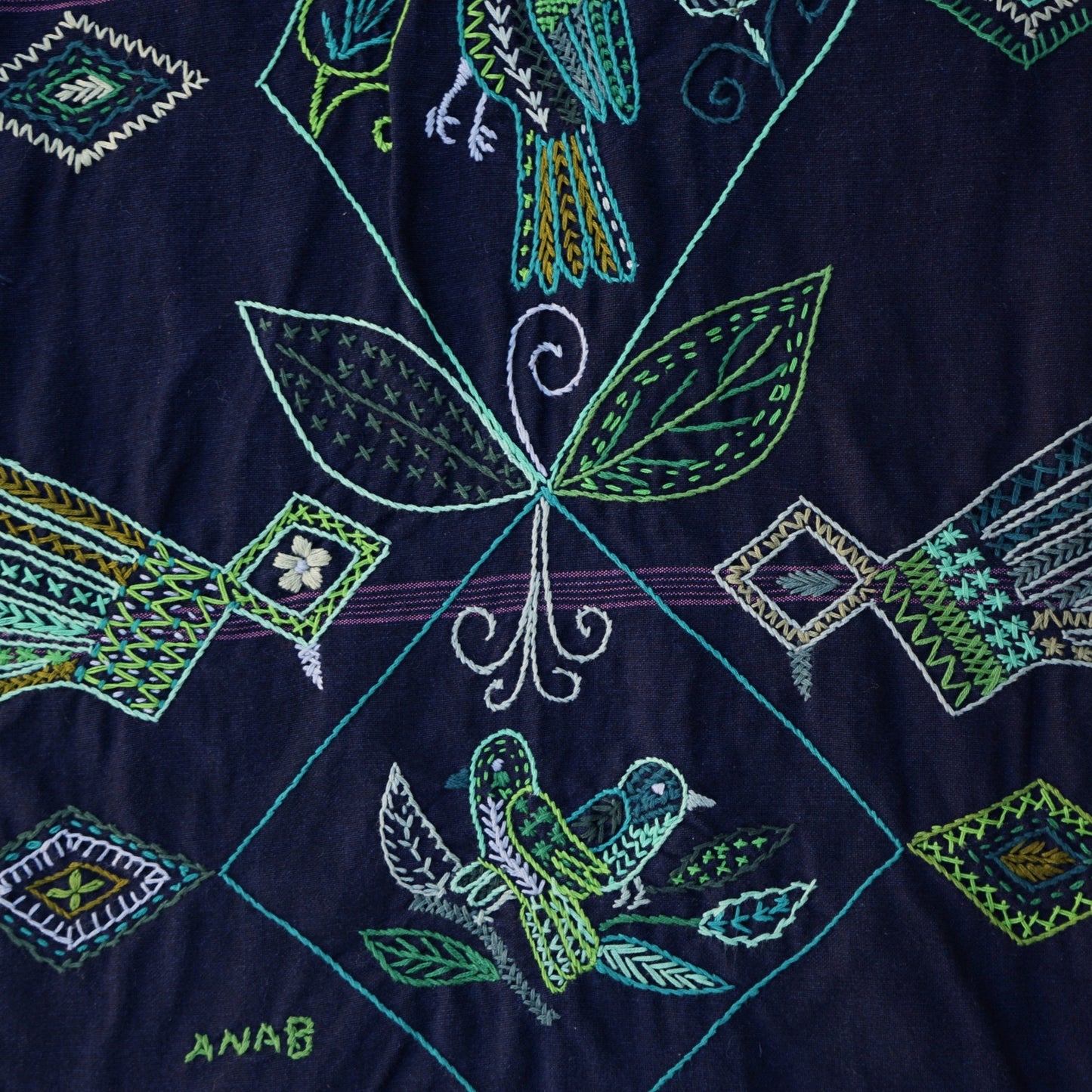 Table runner without pom-poms