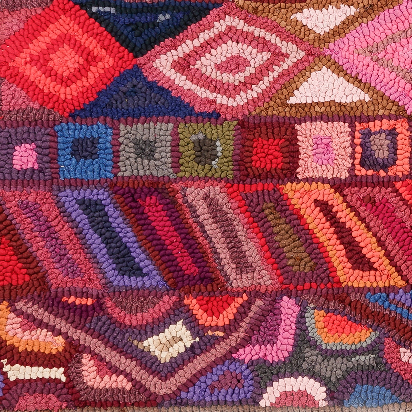 Geometric Medium Rug