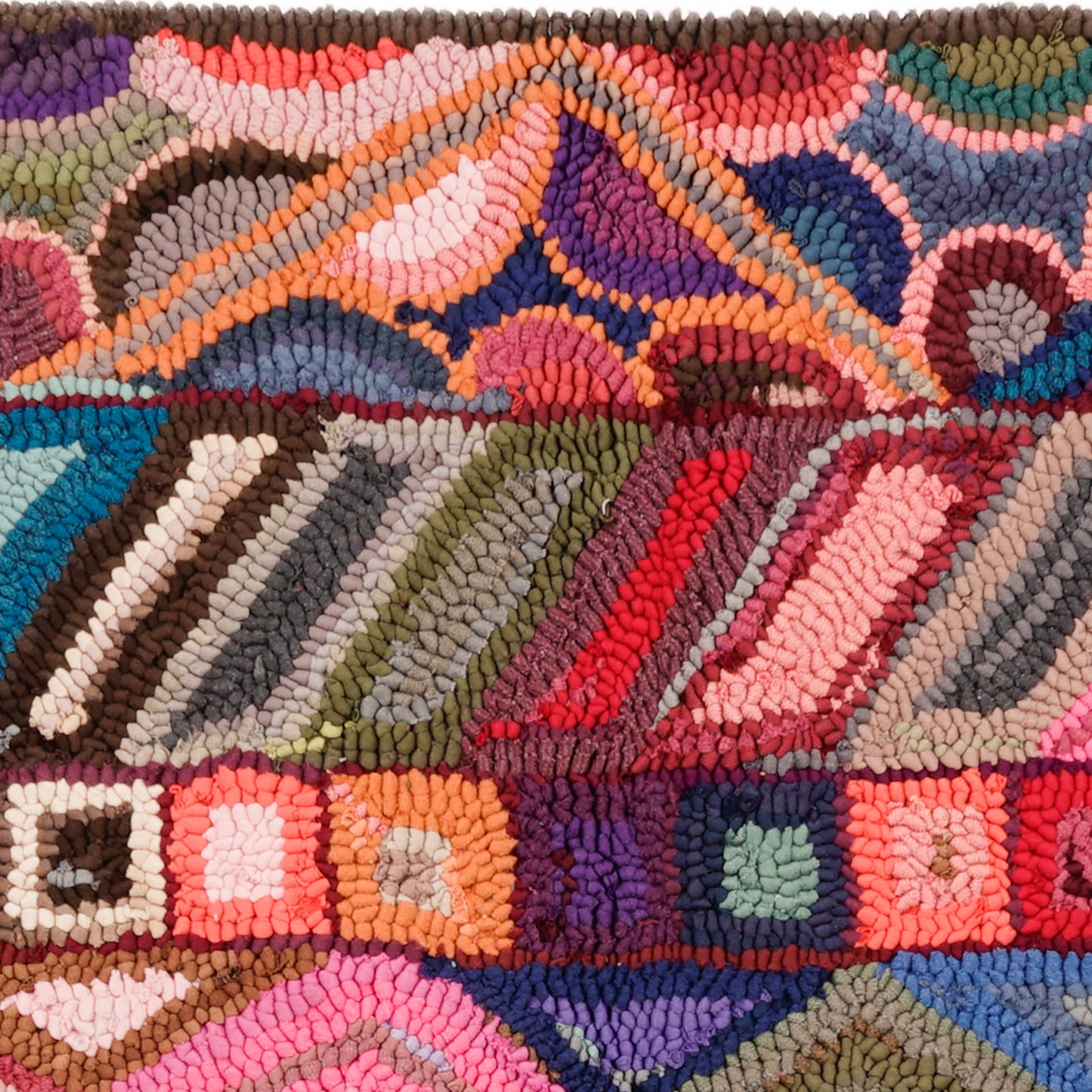 Geometric Medium Rug