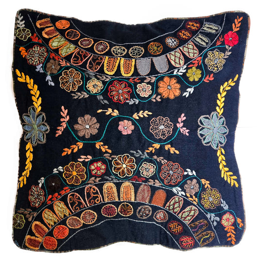 Gú´ipil Embroidered Blue Birds