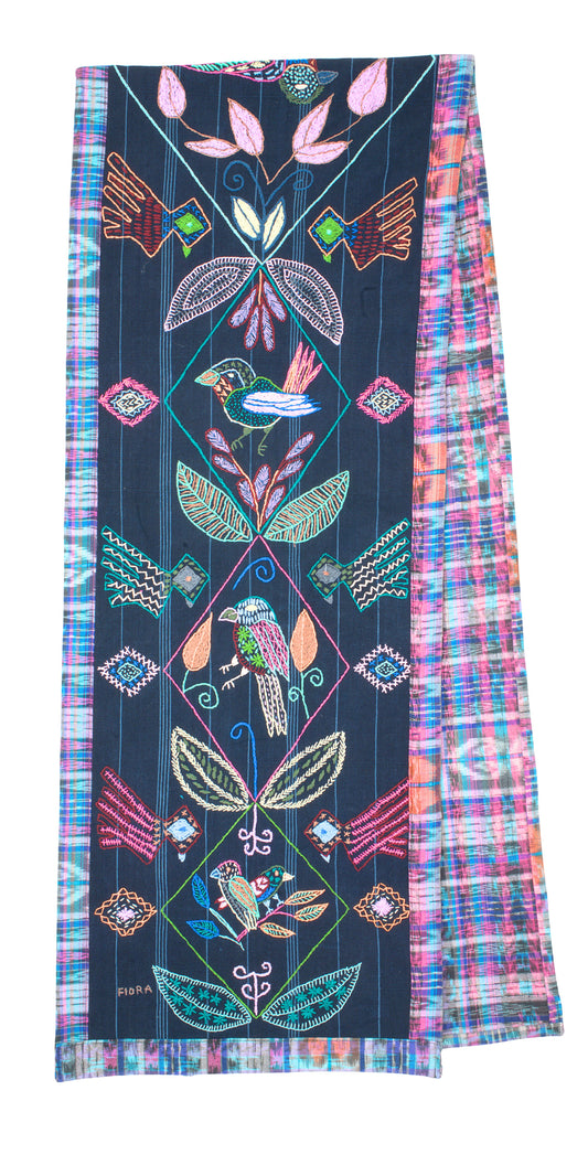Bird-themed table runner