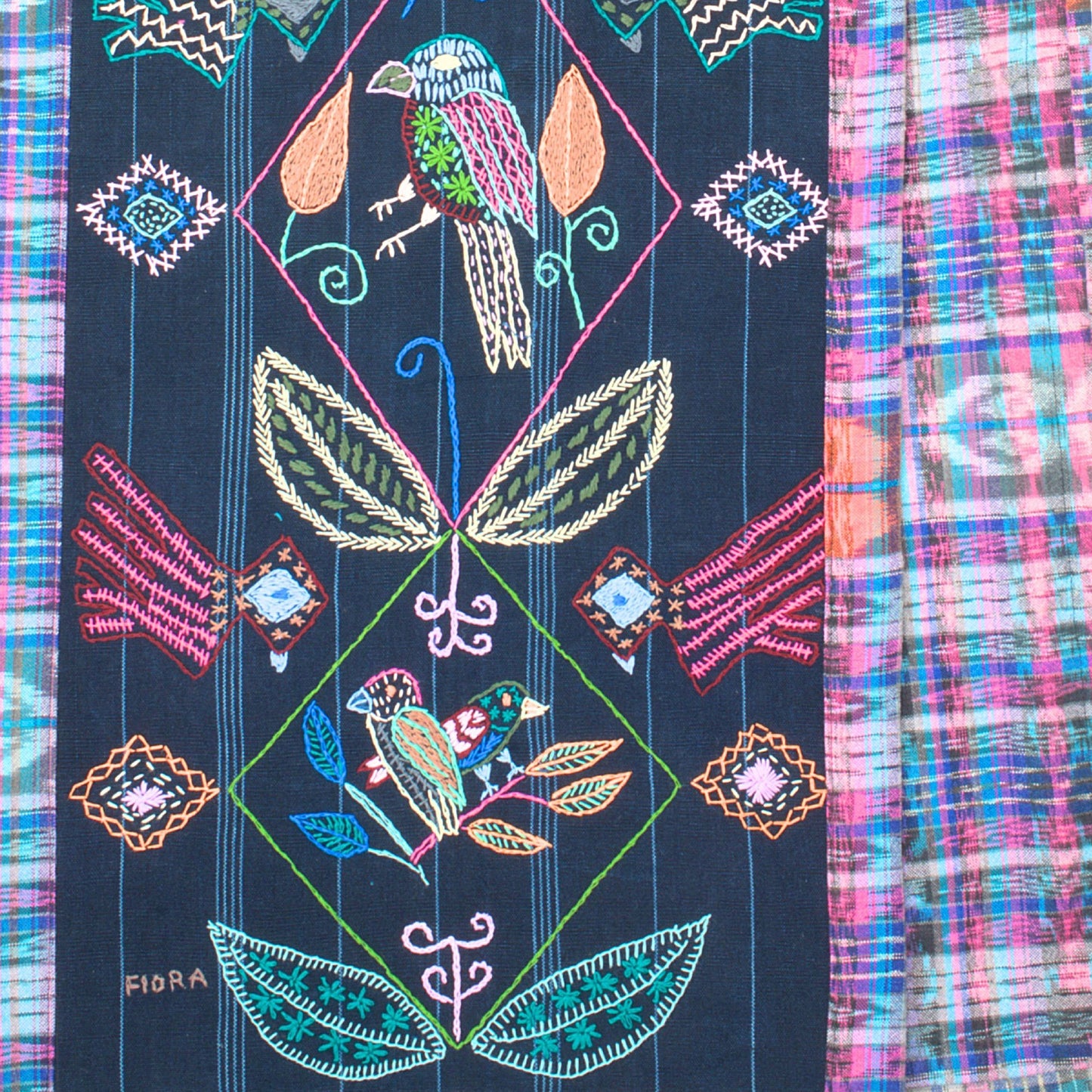 Bird-themed table runner